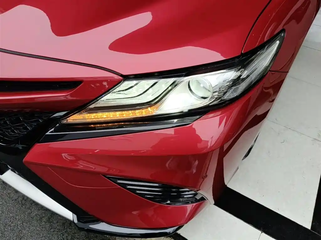 Toyota Camry 2018 — фото 24