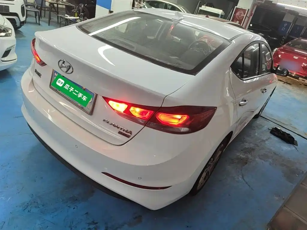 Hyundai Elantra 2016 — фото 7