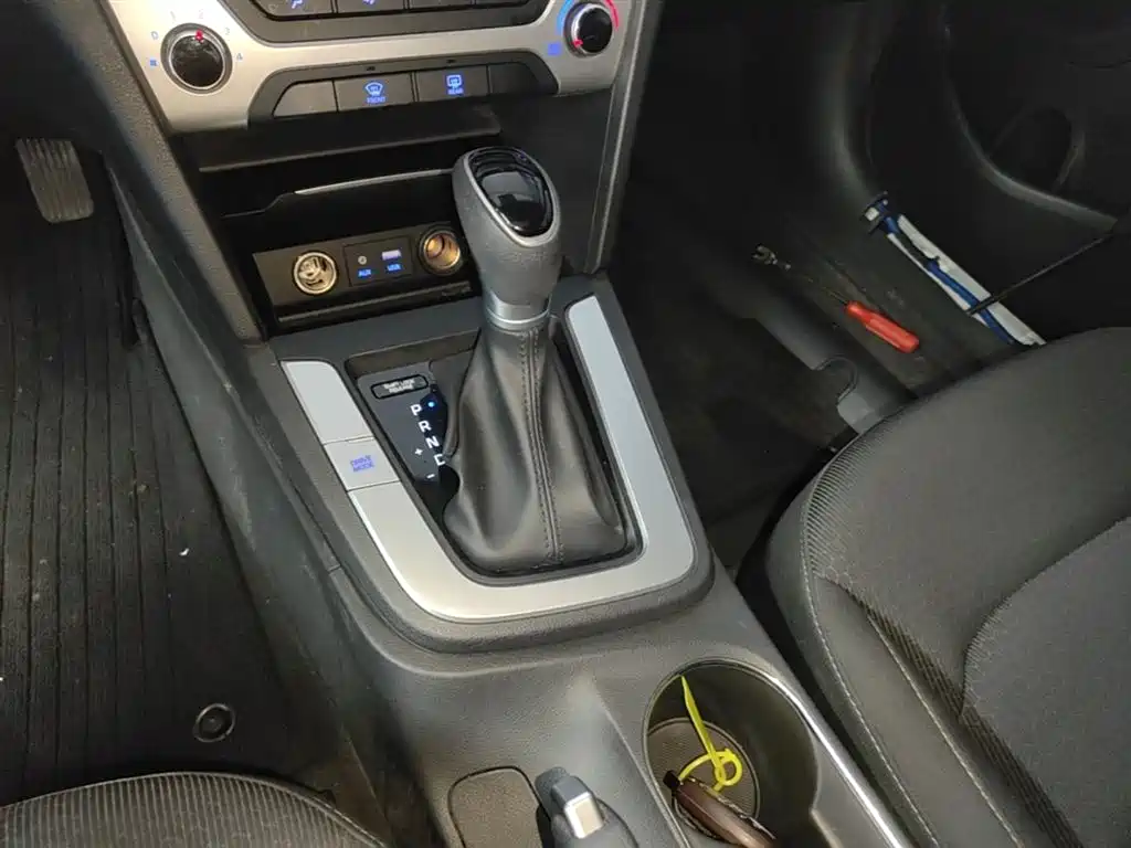 Hyundai Elantra 2016 — фото 14