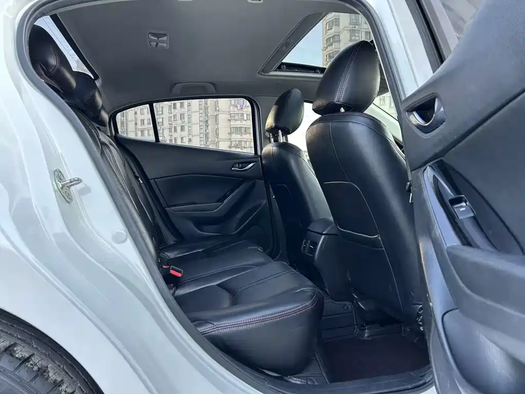 Mazda 3 Axela 2019 — фото 19
