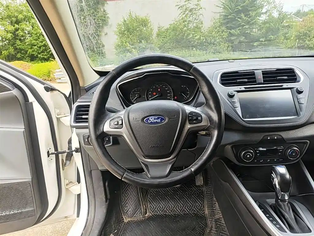 Ford Escort 2018 — фото 11