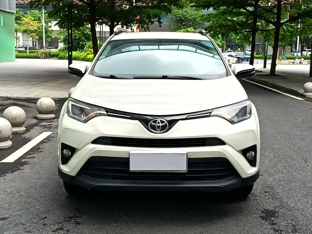 Toyota RAV4 2017 — фото 2