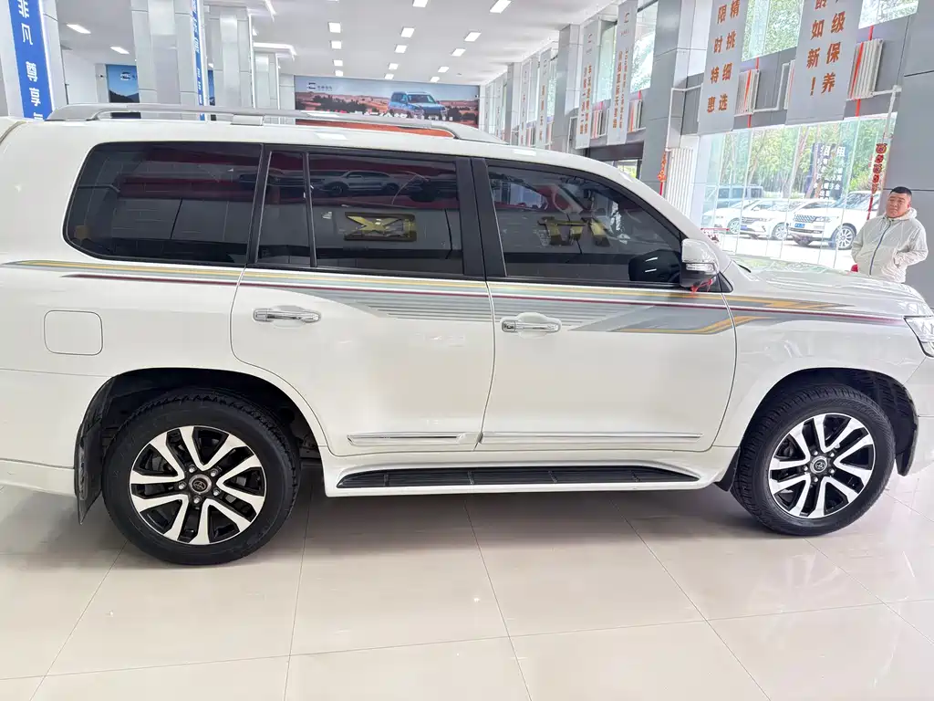 Toyota Land Cruiser 2020 — фото 4