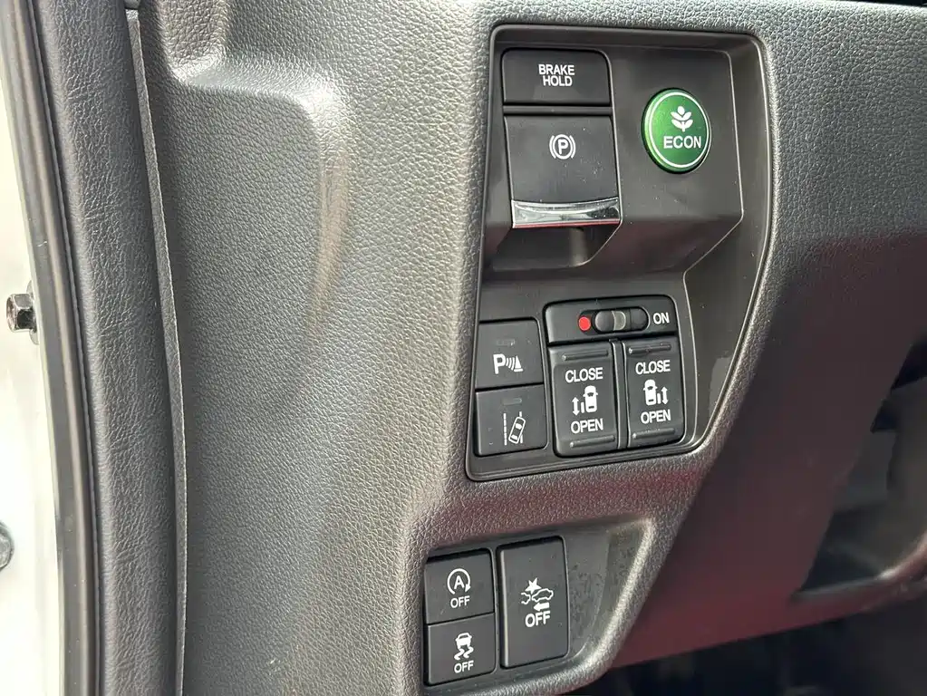 Honda Odyssey 2018 — фото 32