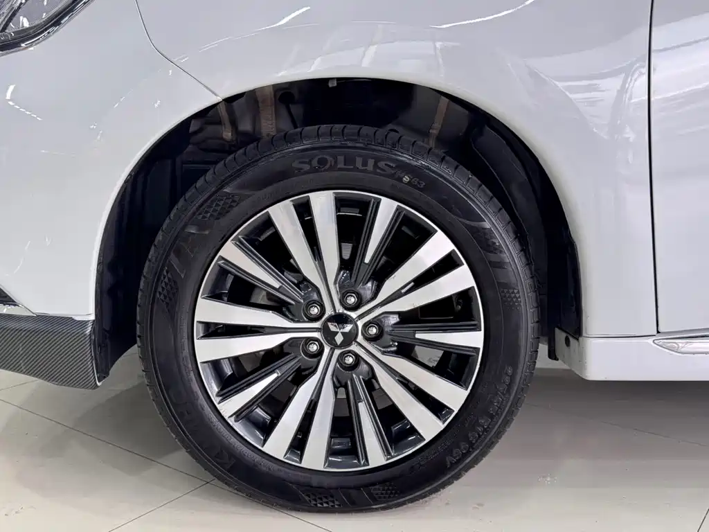 Mitsubishi Outlander 2022 — фото 17