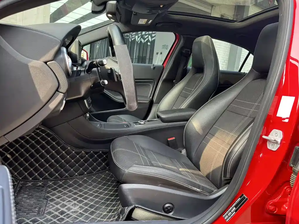 Mercedes-Benz A-Class 2015 — фото 13