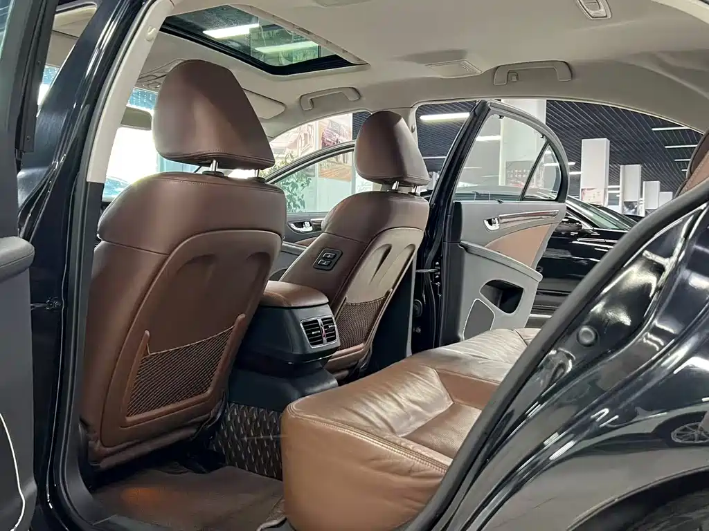 Hongqi H7 2015 — фото 9