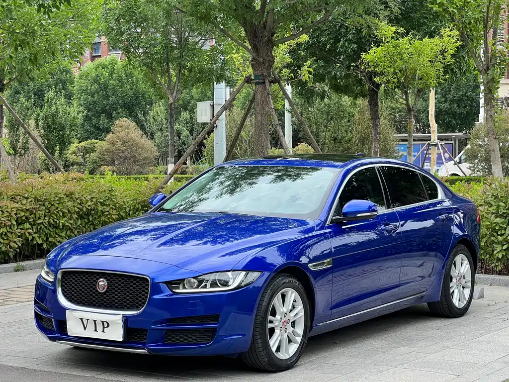 Jaguar XEL 2018 — фото 1