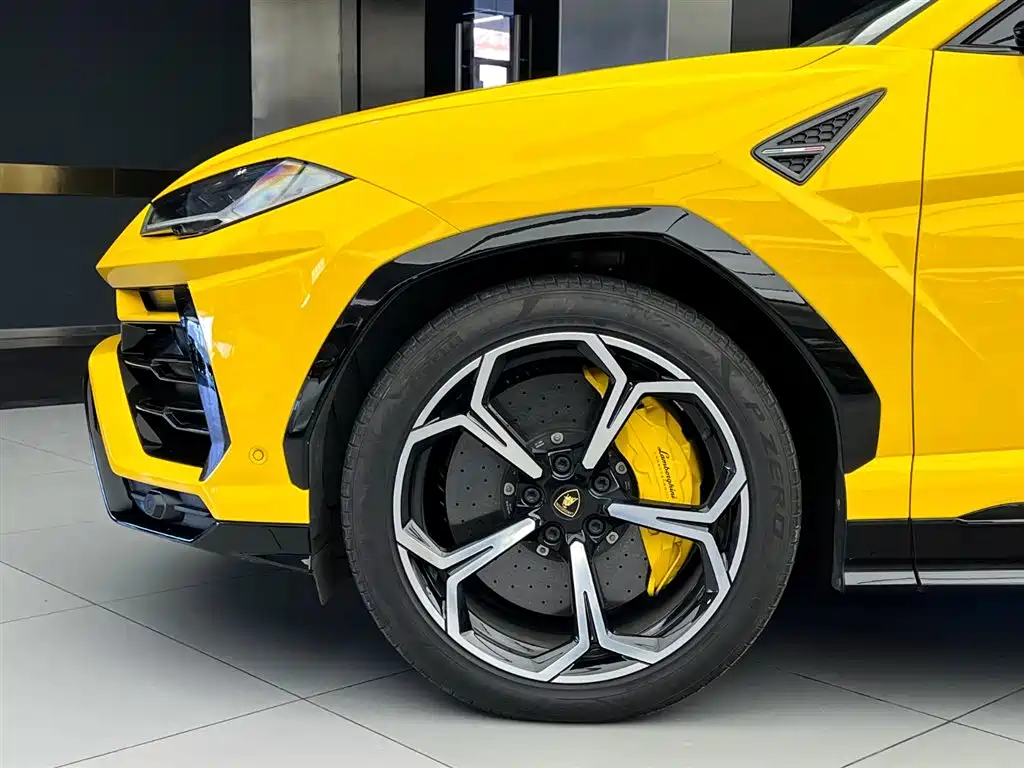 Lamborghini Urus 2022 — фото 16