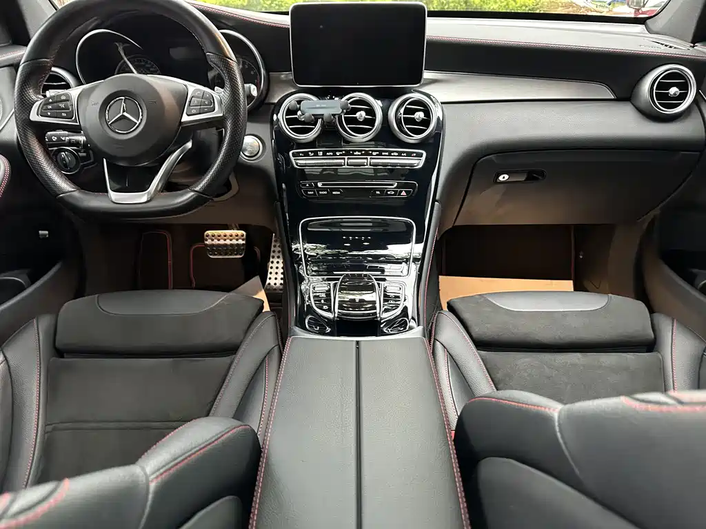 Mercedes-Benz GLC AMG 2018 — фото 11