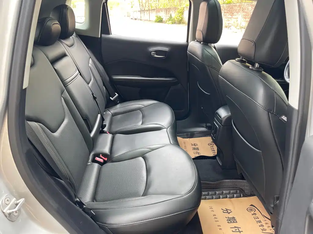 Jeep Compass 2018 — фото 19