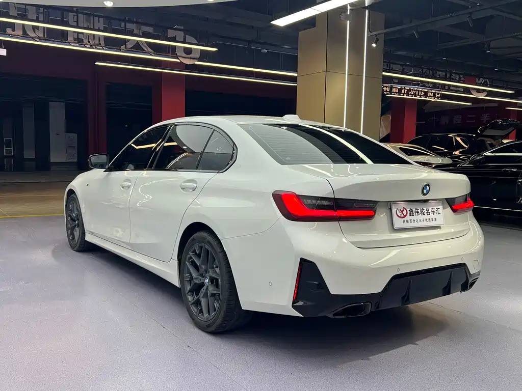 BMW 3 Series 2025 — фото 16