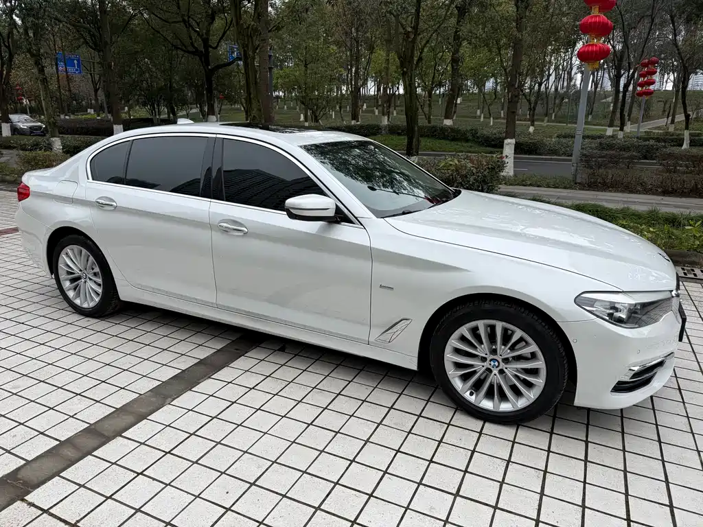 BMW 5 Series 2018 — фото 3