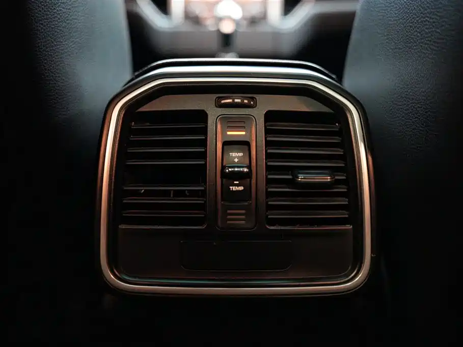 Porsche Macan 2017 — фото 19