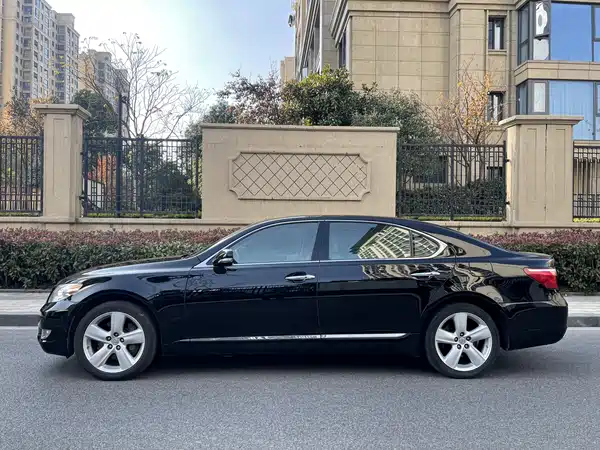 Lexus LS 2011