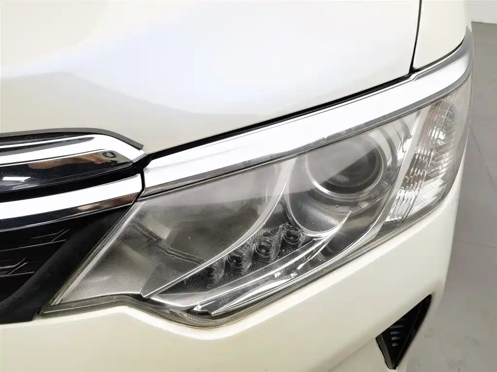 Toyota Camry 2015 — фото 7