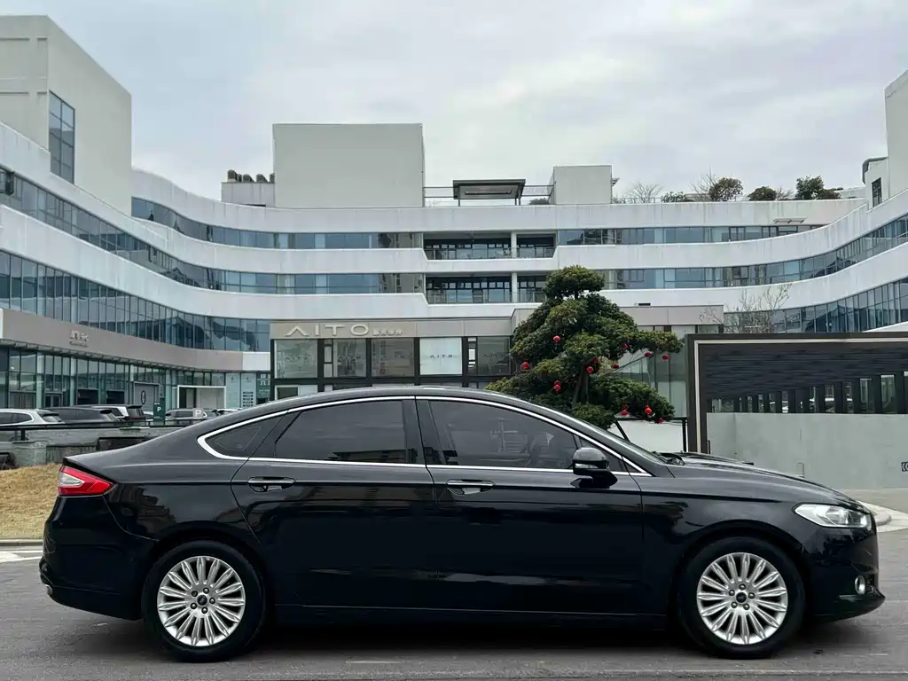 Ford Mondeo 2015 — фото 15