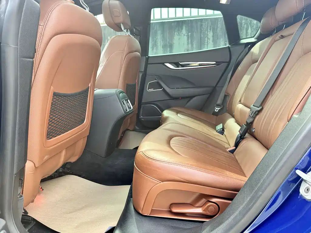 Maserati Levante 2018 — фото 17