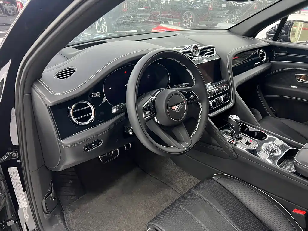 Bentley Bentayga — фото 10