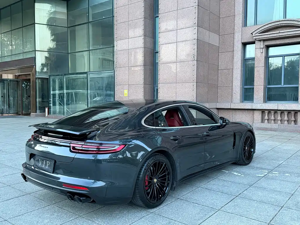 Porsche Panamera 2018 — фото 26