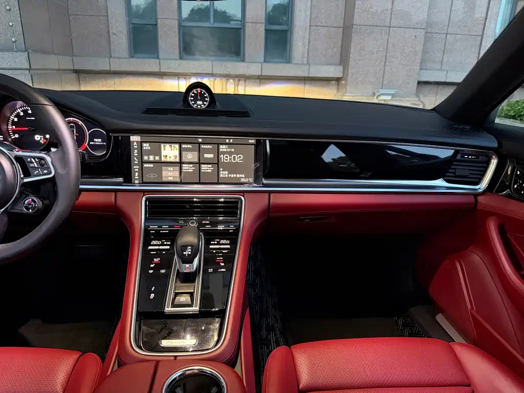 Porsche Panamera 2018 — фото 18
