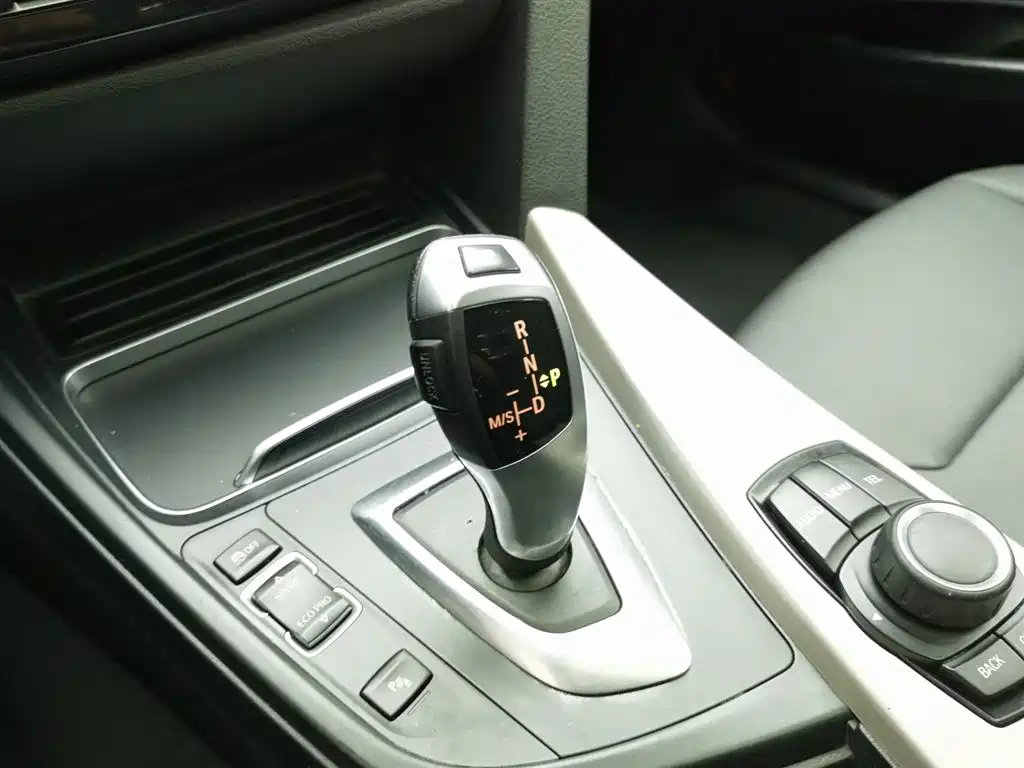 BMW 3 Series 2016 — фото 13