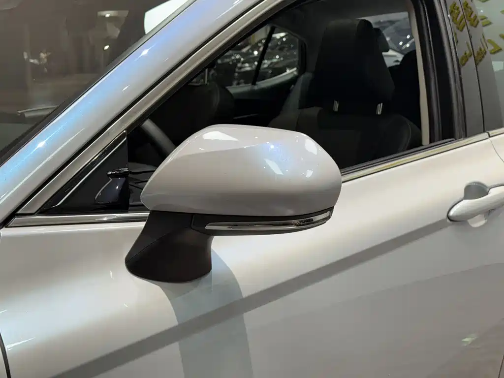 Toyota Camry 2025 — фото 25