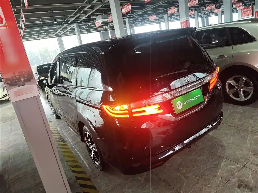 Honda Odyssey 2018 — фото 23