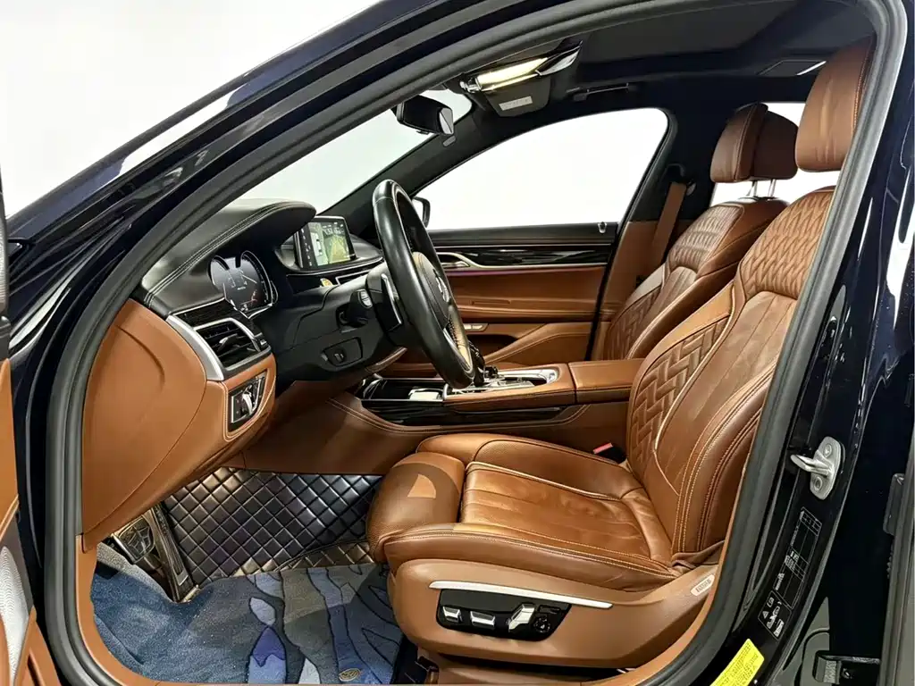 BMW 7 Series 2018 — фото 8