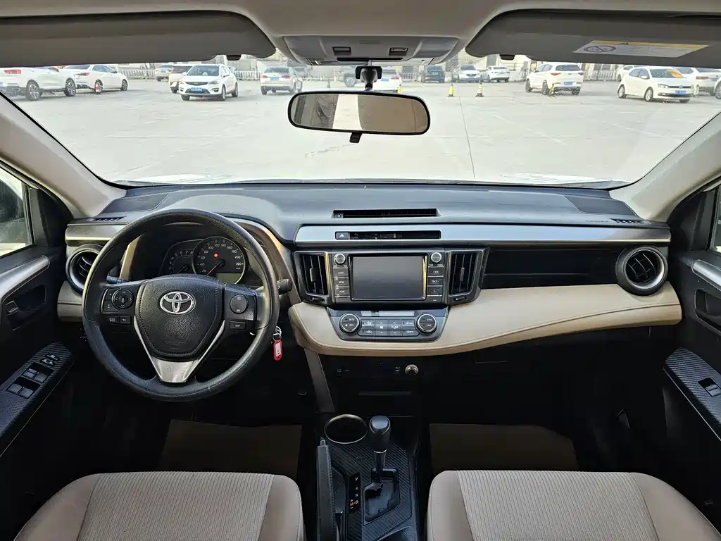 Toyota RAV4 2016 — фото 11