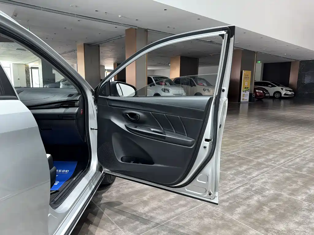 Toyota Yaris L 2020 — фото 22