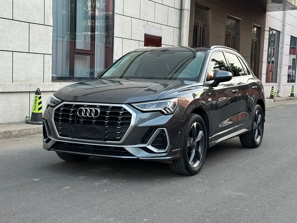 Audi Q3 2022 — фото 1