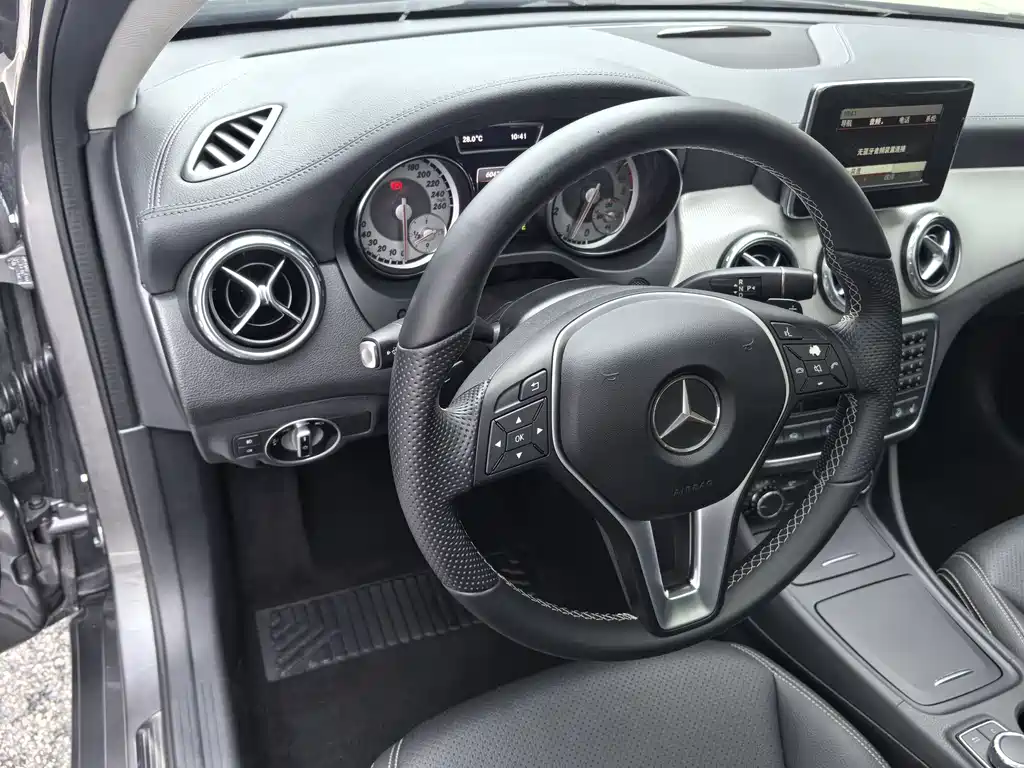 Mercedes-Benz GLA 2015 — фото 23