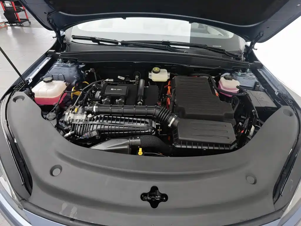 BYD Seal 05 DM-i 2025 — фото 6