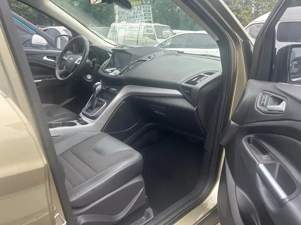 Ford Kuga 2016 — фото 26