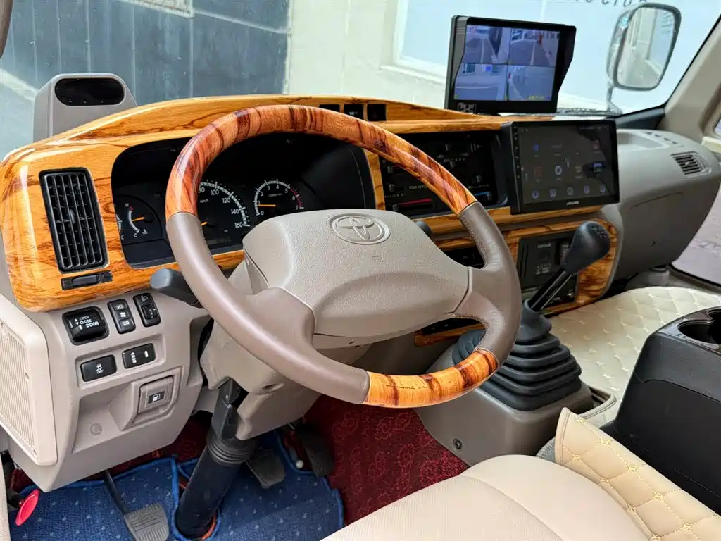 Toyota Coaster 2023 — фото 24
