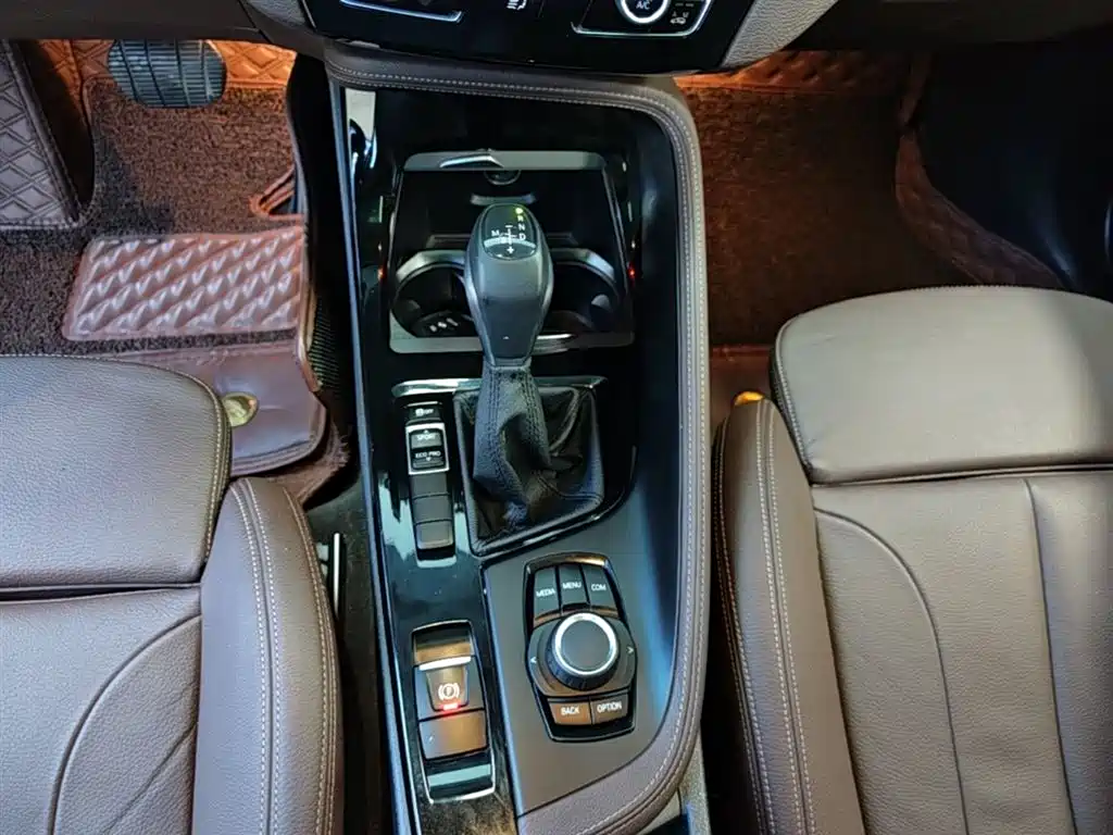 BMW X1 2018 — фото 14