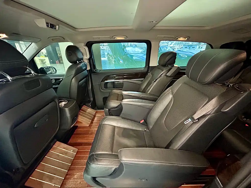 Mercedes-Benz V-Class 2019 — фото 21