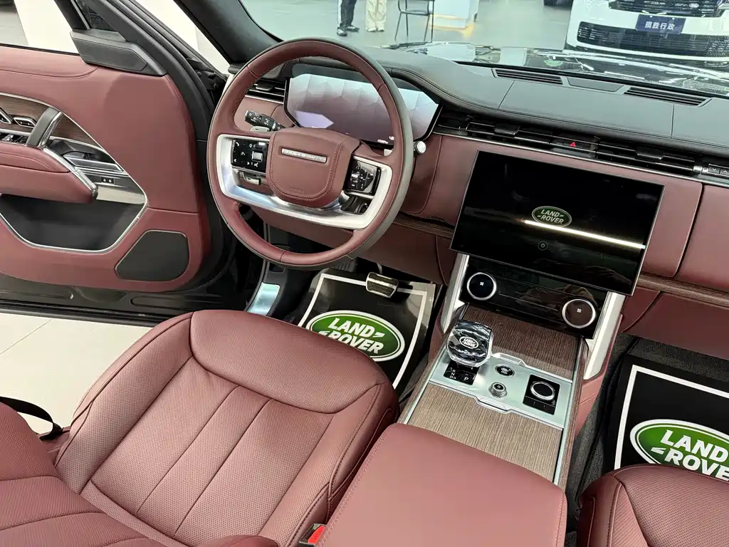 Land Rover Range Rover 2024 — фото 11
