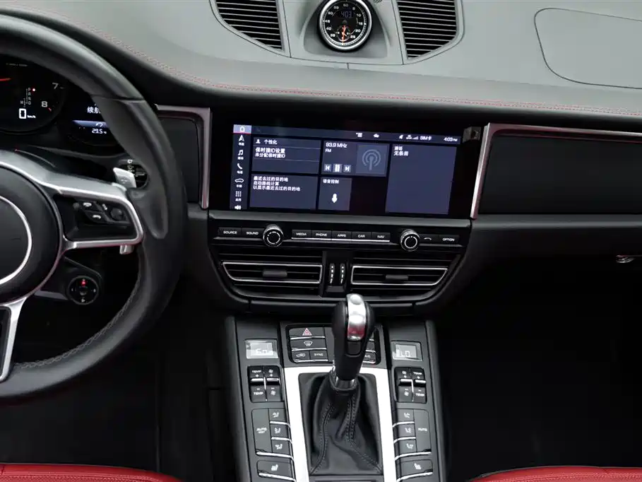 Porsche Macan 2022 — фото 13