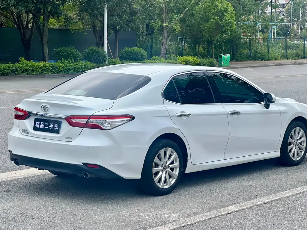 Toyota Camry 2019 — фото 4