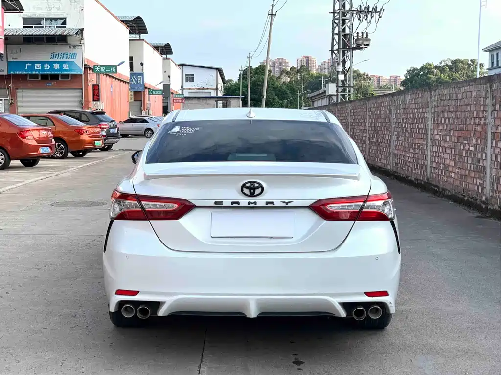 Toyota Camry 2022 — фото 4