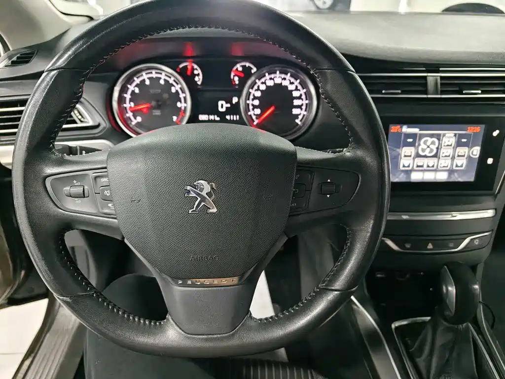 Peugeot 408 2015 — фото 14