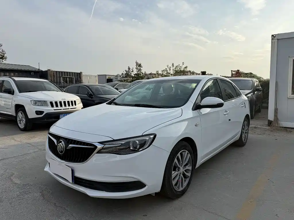 Buick Excelle 2018 — фото 1