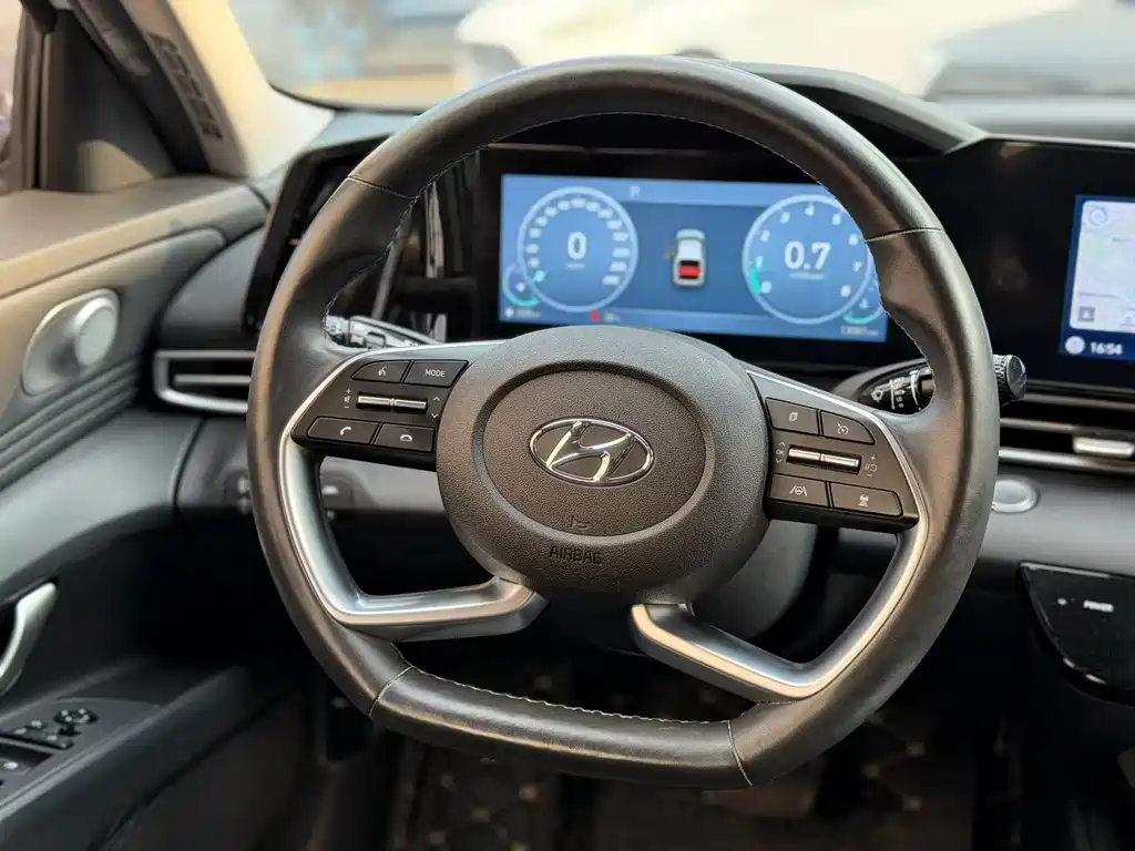 Hyundai Elantra 2021 — фото 11