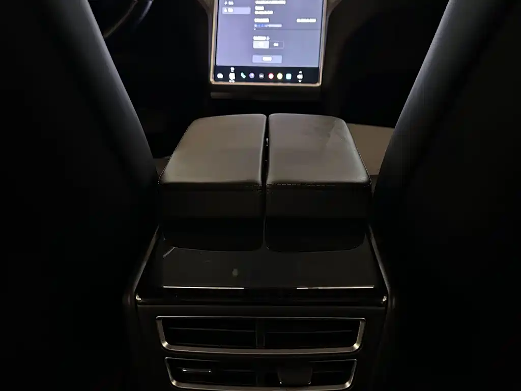 Tesla Model S 2017 — фото 10