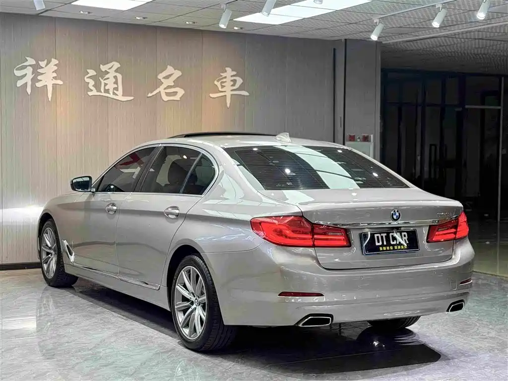 BMW 5 Series 2018 — фото 8