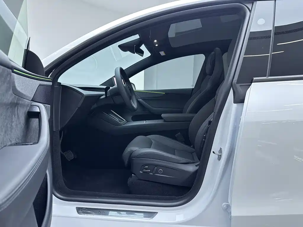 Tesla Model Y L 2025 — фото 16