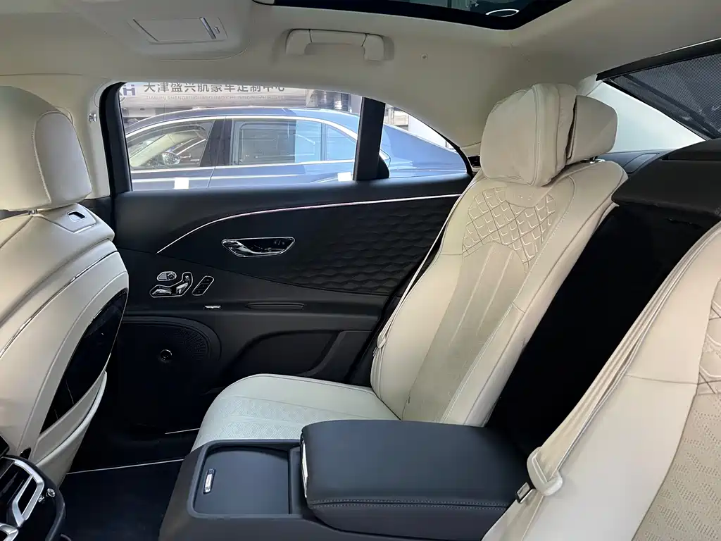 Bentley Flying Spur 2026 — фото 18