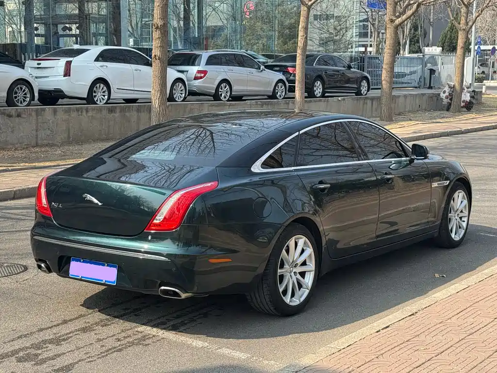 Jaguar XJ 2012 — фото 28